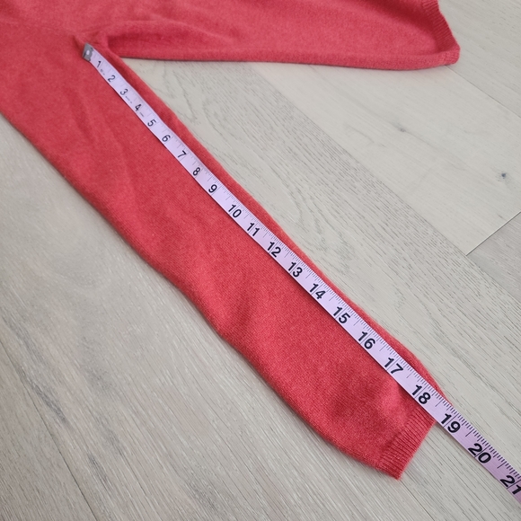 Valerie Stevens Coral V-Neck Cashmere Jumper - Picture 7 of 7